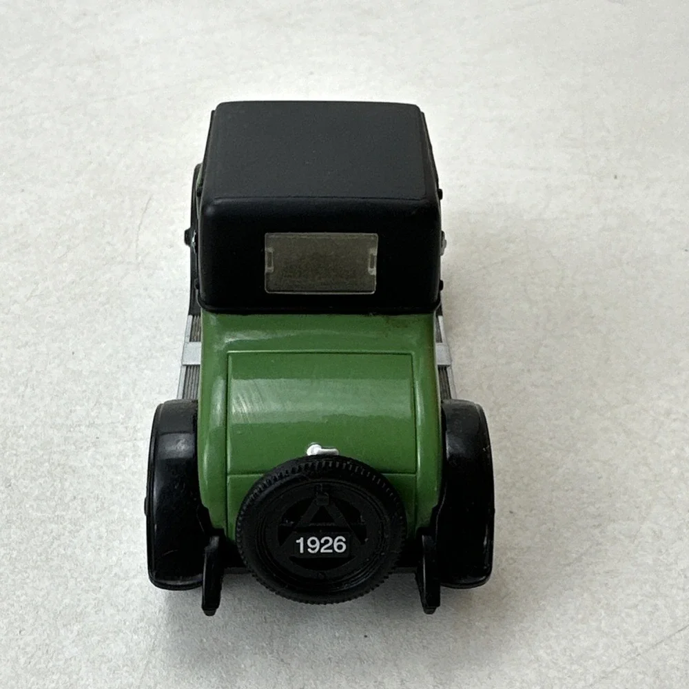 1926 Chevy Superior V 2 Passenger Coupe Model Car 1:32 Green